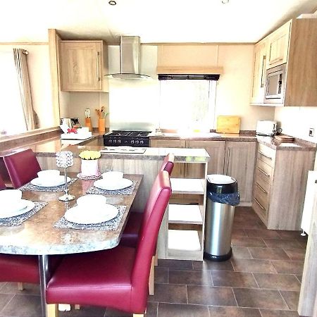 Sand Le Mere Holiday Village Caravan Hire Tunstall  Bagian luar foto