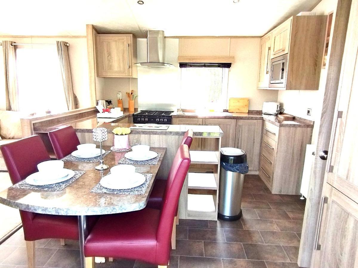 Sand Le Mere Holiday Village Caravan Hire Tunstall  Bagian luar foto